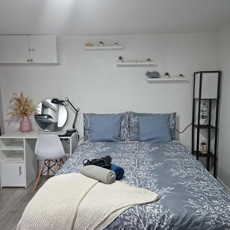 Charming, Cosy Hideaway With Free Wifi, Parking Lägenhet Leeds  Exteriör bild