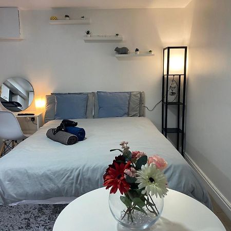 Charming, Cosy Hideaway With Free Wifi, Parking Lägenhet Leeds  Exteriör bild