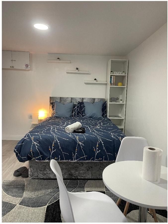 Charming, Cosy Hideaway With Free Wifi, Parking Lägenhet Leeds  Exteriör bild