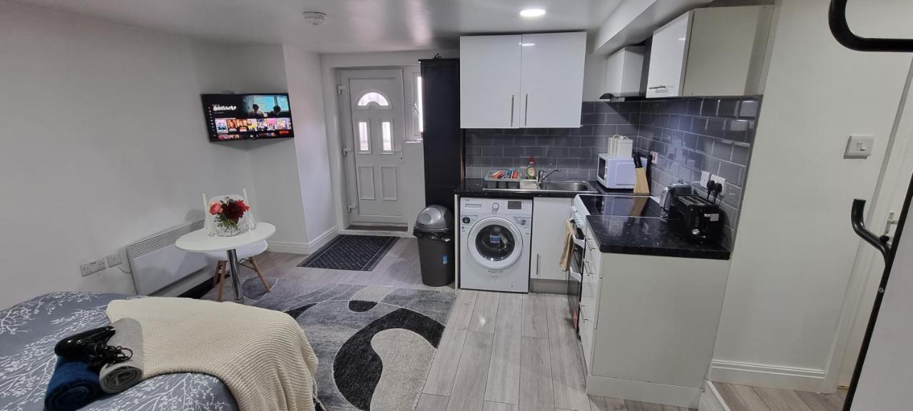Charming, Cosy Hideaway With Free Wifi, Parking Lägenhet Leeds  Exteriör bild