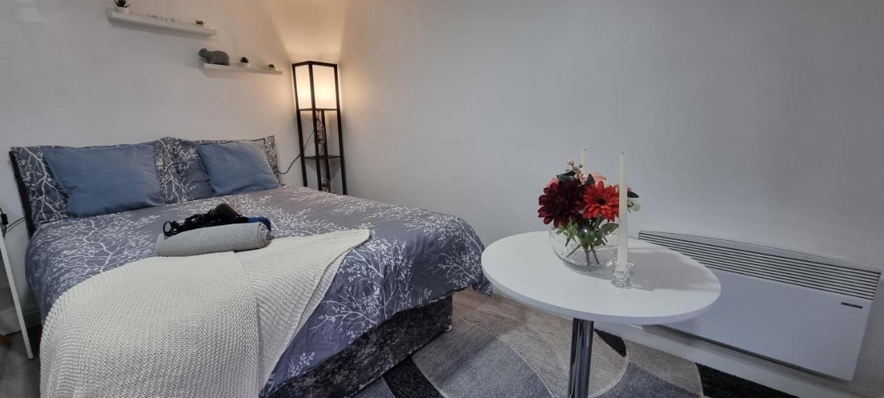 Charming, Cosy Hideaway With Free Wifi, Parking Lägenhet Leeds  Exteriör bild